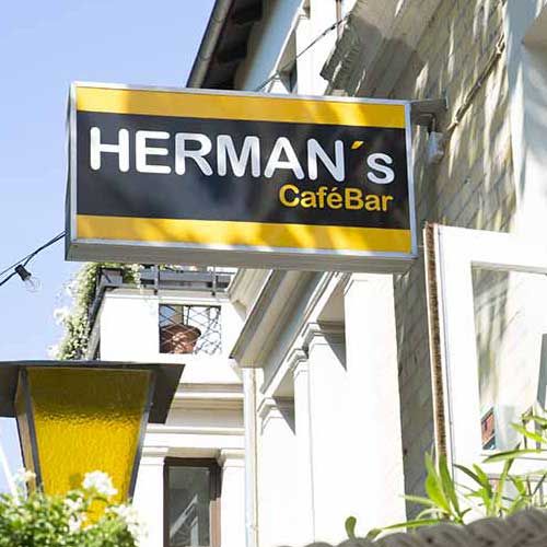 Aussenbereich von HERMANs CafeBar in Braunschweig